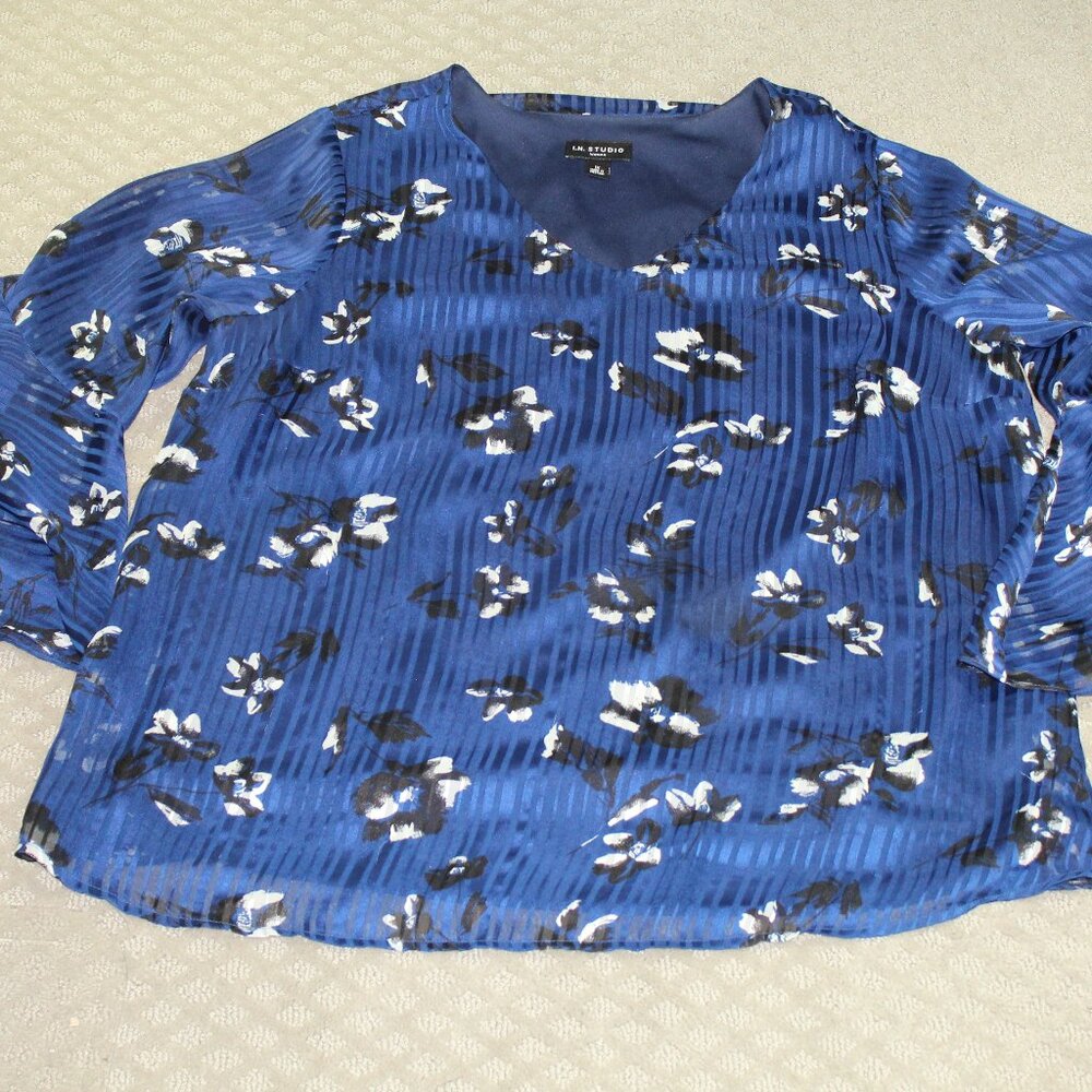 I.N. Studio Woman Size 1X Dressy Navy Blue Flutter Sleeve Floral Striped Blouse